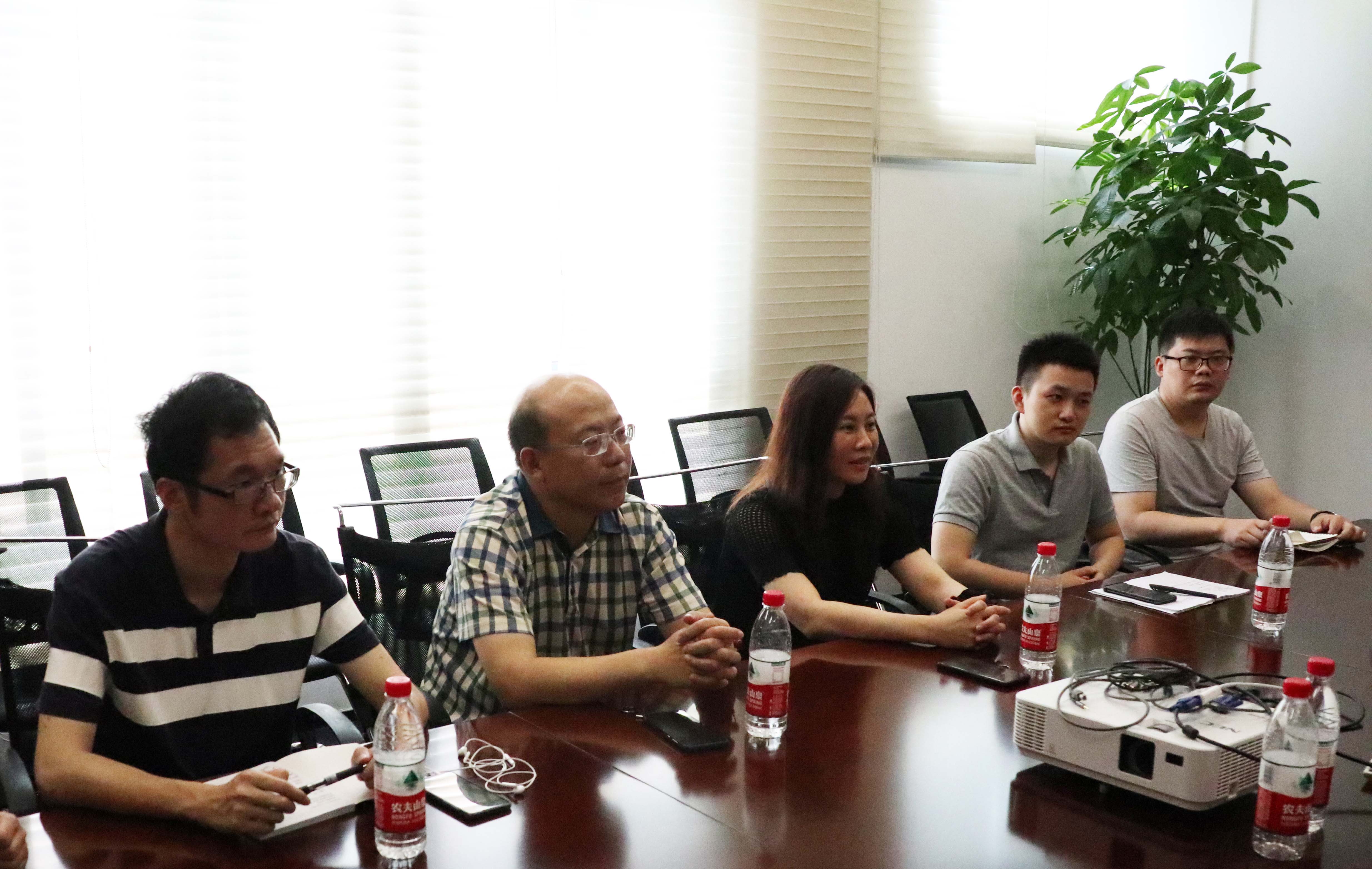 風檣動,龜蛇靜,起宏圖!” 風檣動,龜蛇靜,起宏圖!”