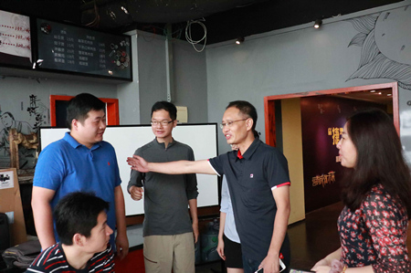 直下江河,不舍晝夜 ——高陽(yáng)捷迅總裁室擴(kuò)大會(huì)議在武漢分中心召開(kāi) 直下江河,不舍晝夜 ——高陽(yáng)捷迅總裁室擴(kuò)大會(huì)議在武漢分中心召開(kāi)