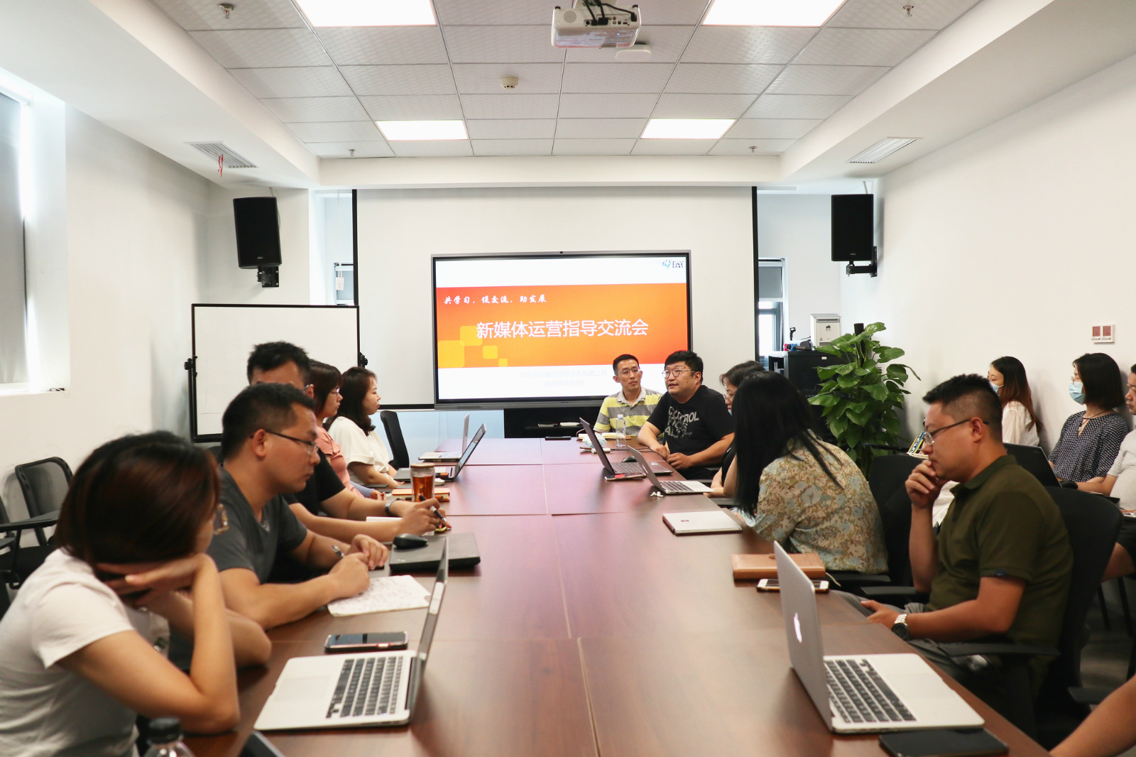 共學(xué)習(xí),促交流,助發(fā)展——張浩淼先生蒞臨高陽(yáng)捷迅指導(dǎo)交流 共學(xué)習(xí),促交流,助發(fā)展——張浩淼先生蒞臨高陽(yáng)捷迅指導(dǎo)交流